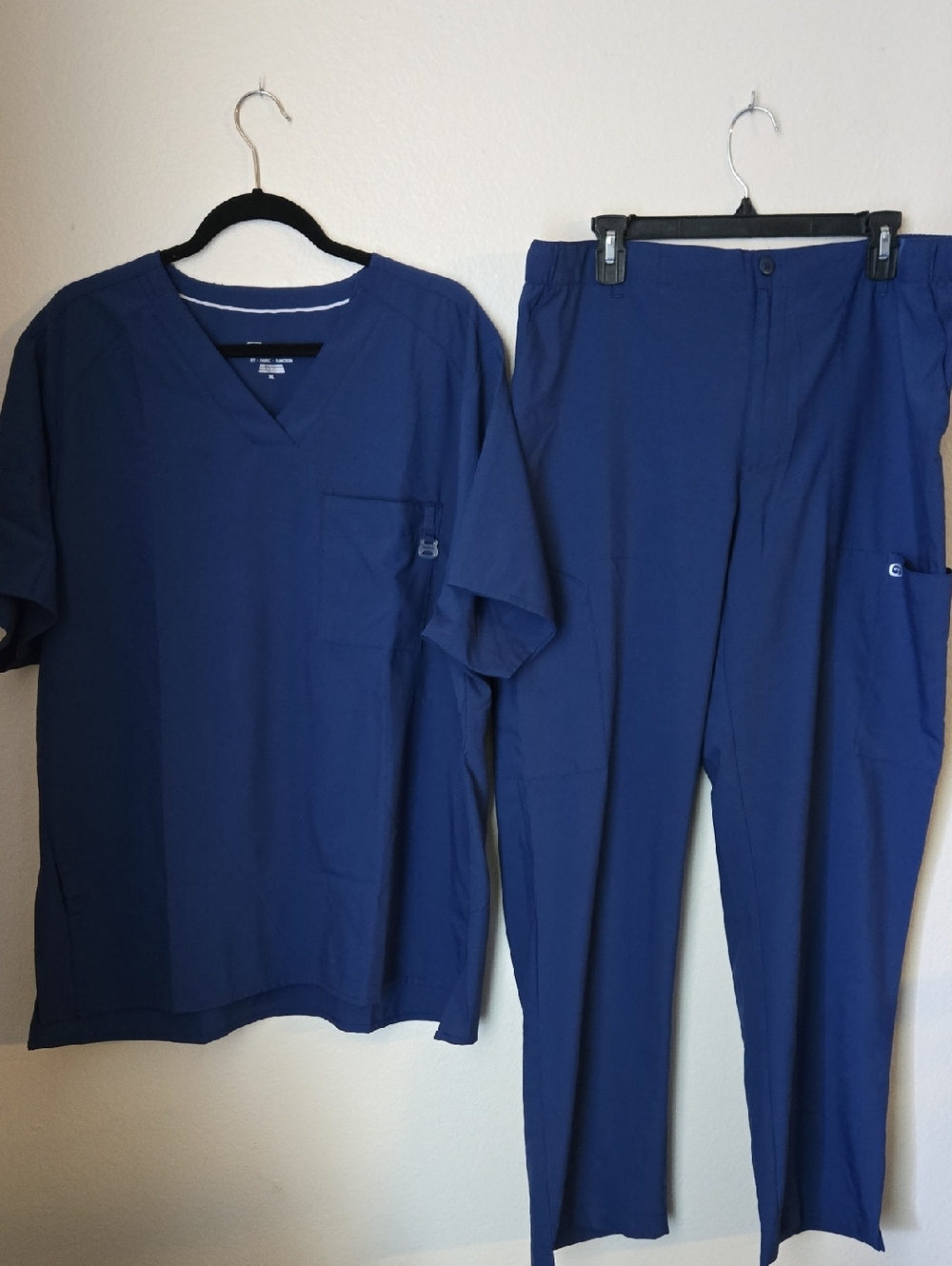 W123 Men's XL Navy Scrub Set Medical Uniform Cargo Scrubs Multi Pocket EUC